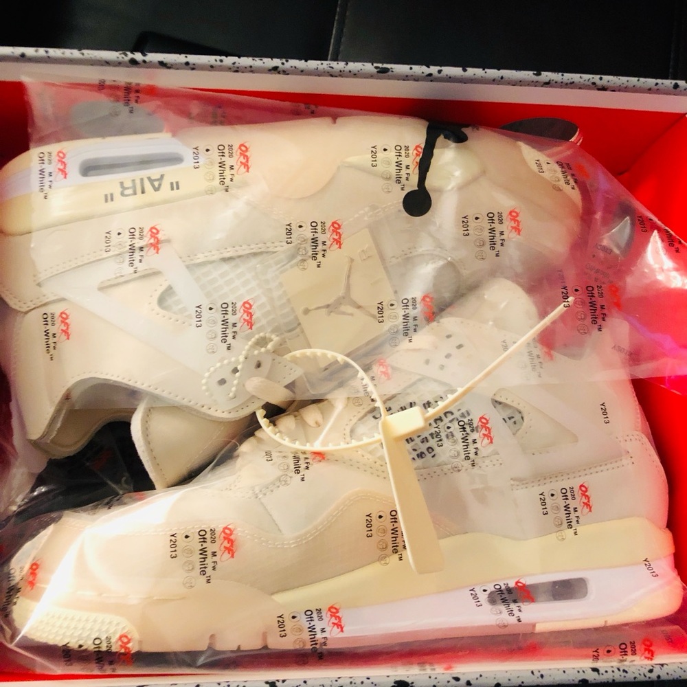 Jordan OFF WHiTE 4s